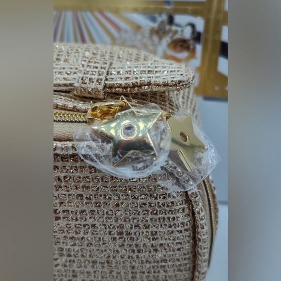 CHRISTIAN DIOR SPARKLING GOLD BEAUTY BAG GWP
PURCHASED PEARL CHAIN & EARRINGS - Picture 9 of 14